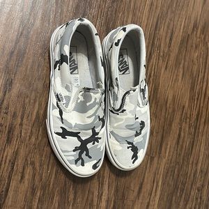 VANS  camo slip on women’s shoe.